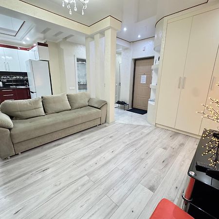Two Bedroom Large Apartment In Chişinău Extérieur photo