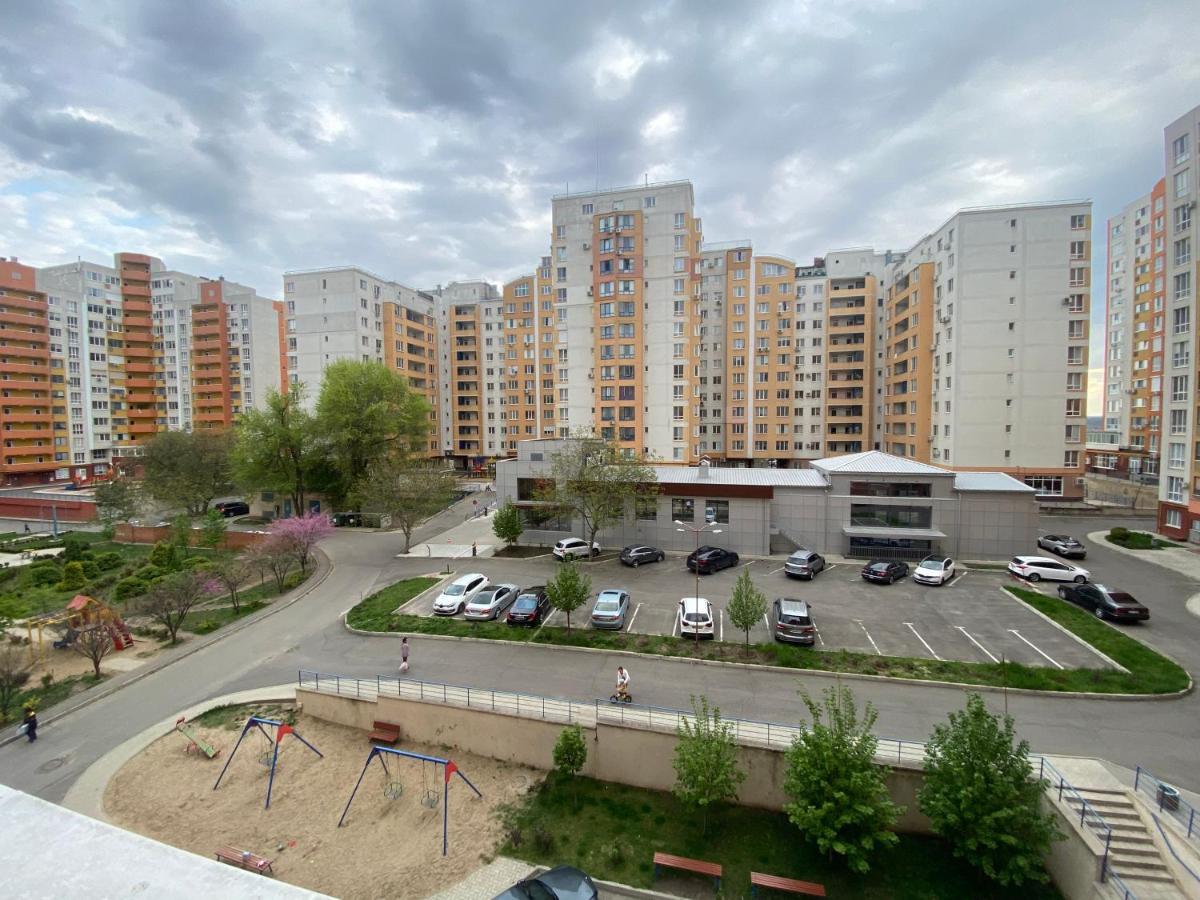 Two Bedroom Large Apartment In Chişinău Extérieur photo