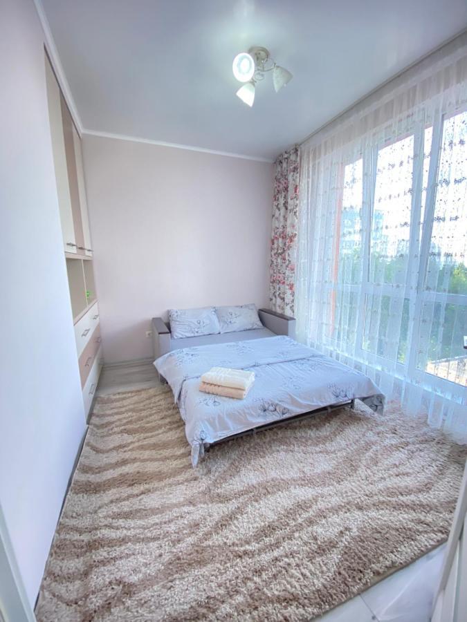 Two Bedroom Large Apartment In Chişinău Extérieur photo