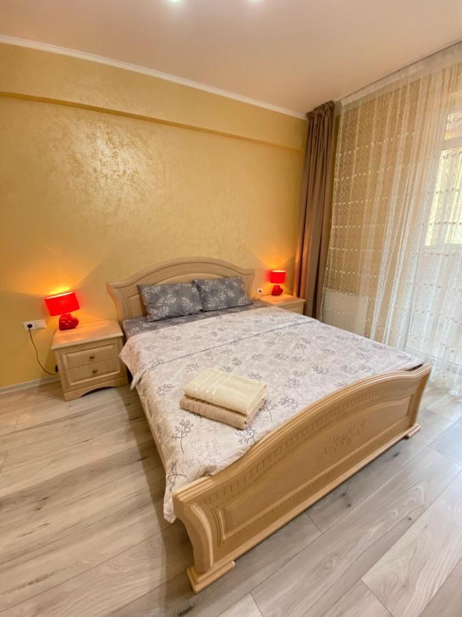 Two Bedroom Large Apartment In Chişinău Extérieur photo