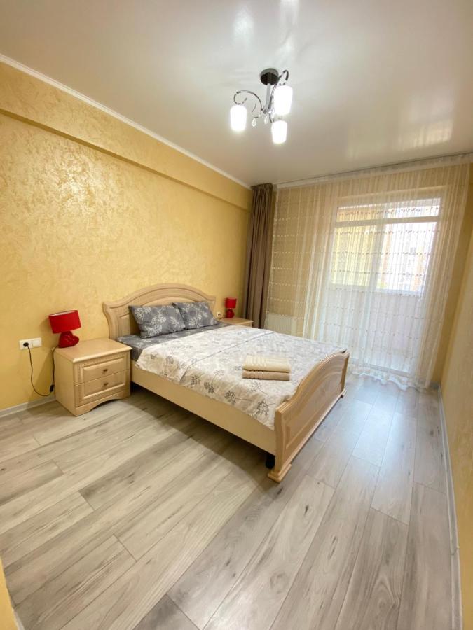Two Bedroom Large Apartment In Chişinău Extérieur photo