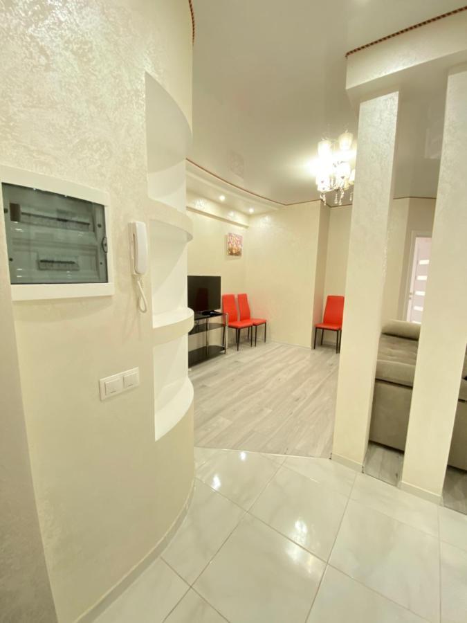 Two Bedroom Large Apartment In Chişinău Extérieur photo