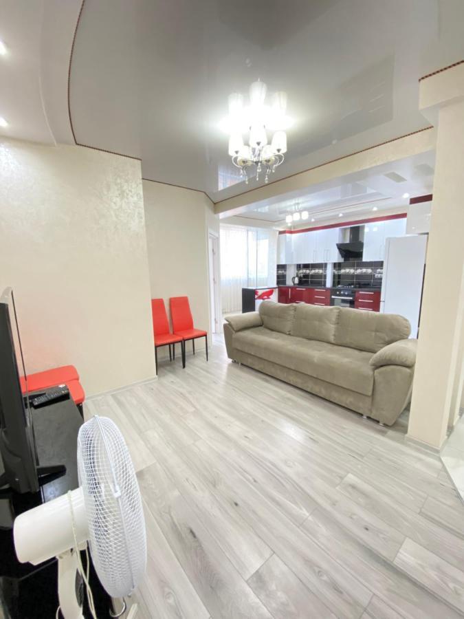Two Bedroom Large Apartment In Chişinău Extérieur photo