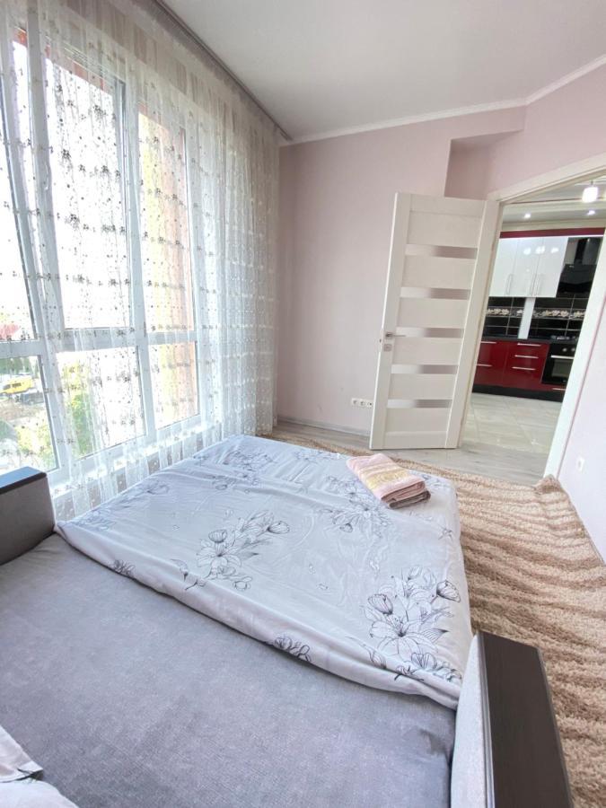 Two Bedroom Large Apartment In Chişinău Extérieur photo