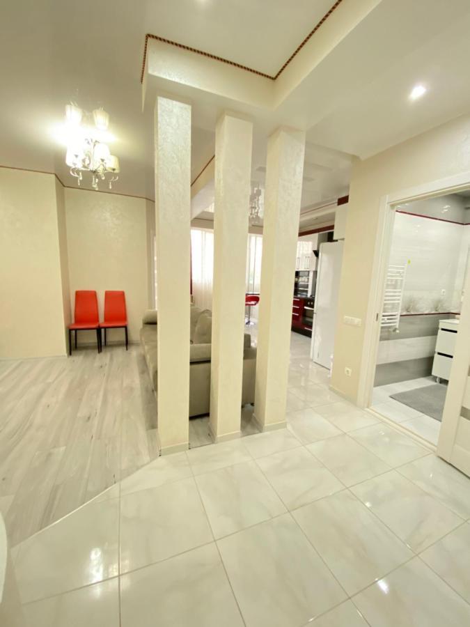 Two Bedroom Large Apartment In Chişinău Extérieur photo