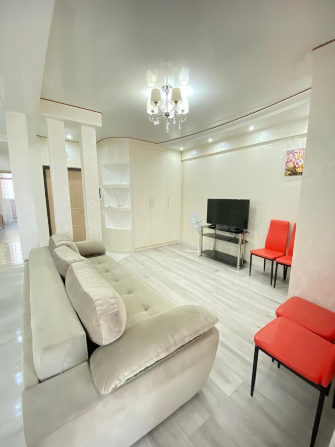 Two Bedroom Large Apartment In Chişinău Extérieur photo