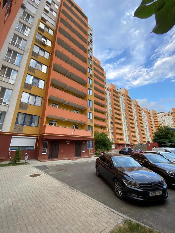 Two Bedroom Large Apartment In Chişinău Extérieur photo