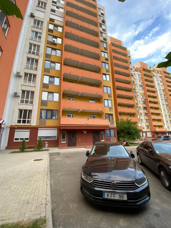 Two Bedroom Large Apartment In Chişinău Extérieur photo