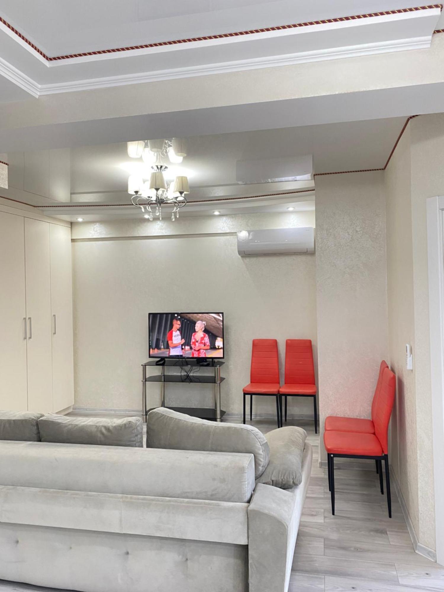 Two Bedroom Large Apartment In Chişinău Extérieur photo