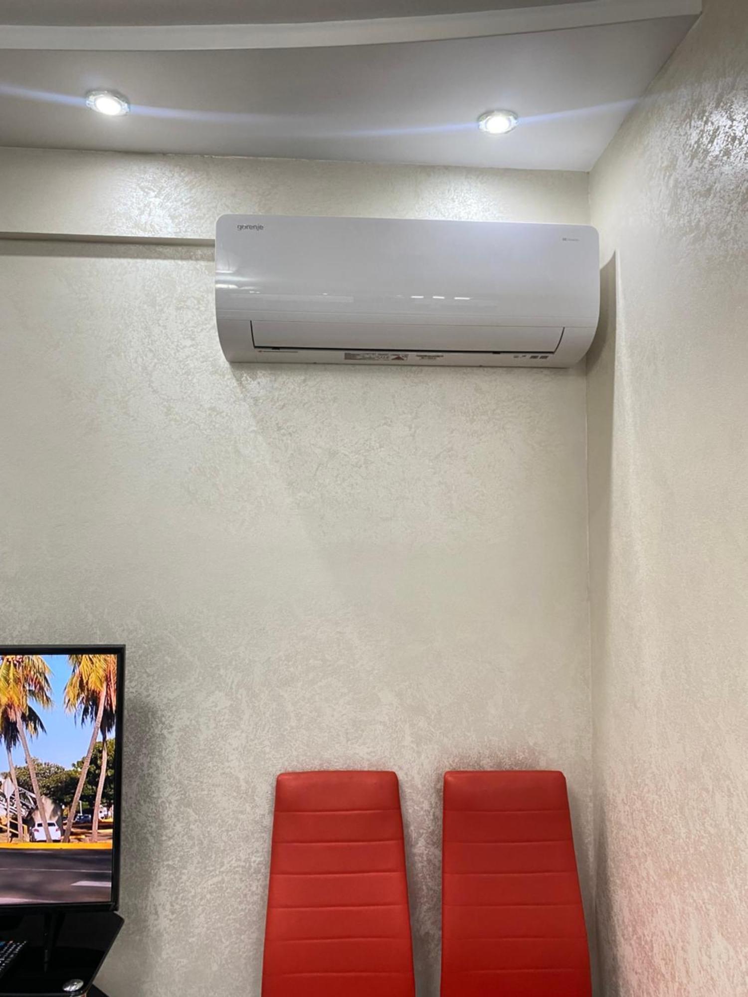 Two Bedroom Large Apartment In Chişinău Extérieur photo