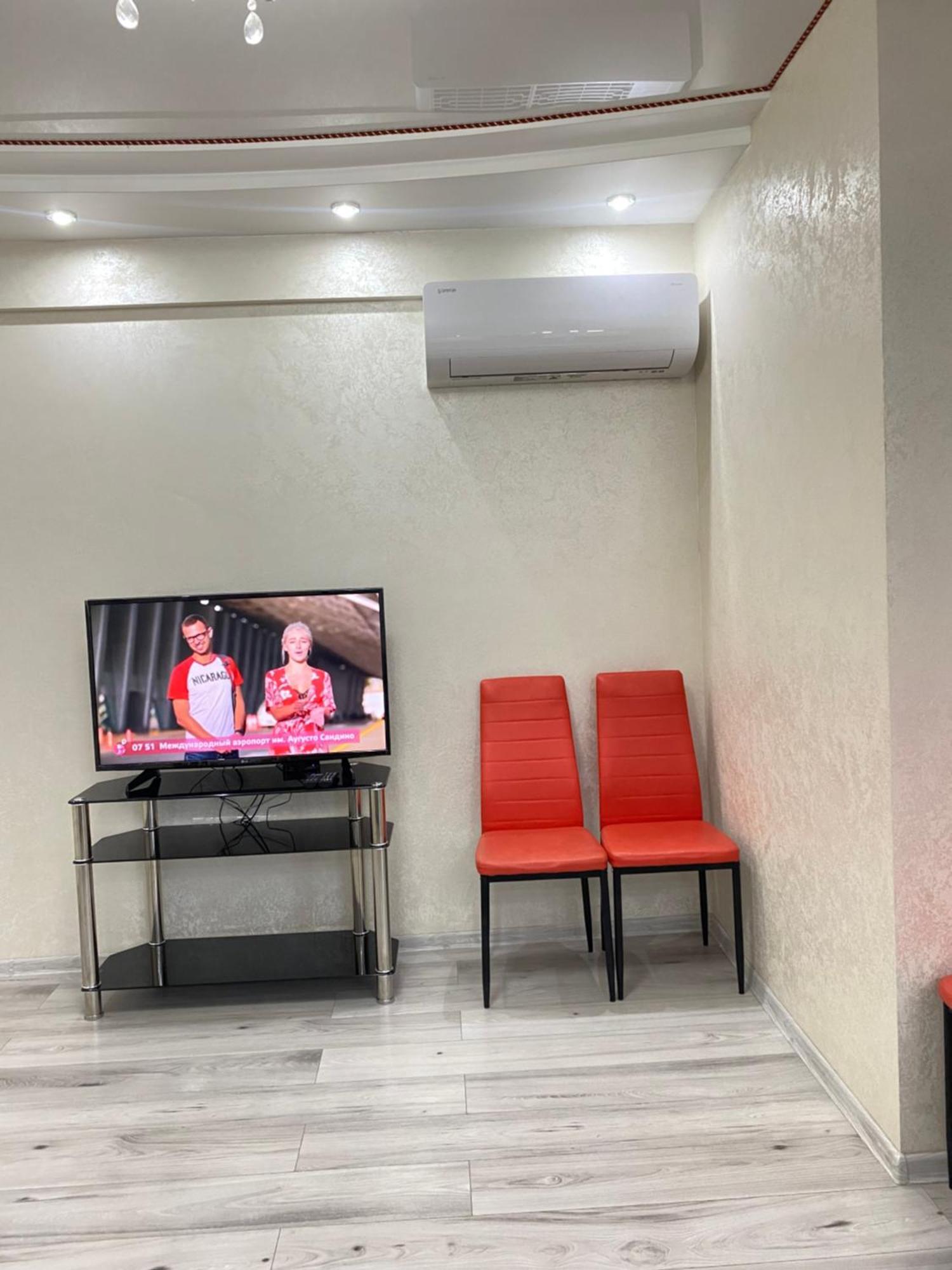 Two Bedroom Large Apartment In Chişinău Extérieur photo